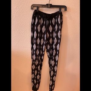 MUDD Adorable Diamond Pattern Pants, Small